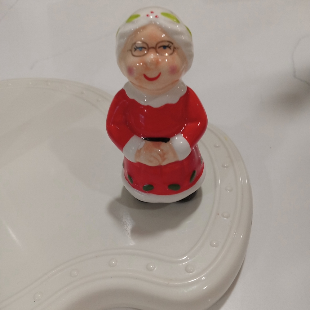 Nora Fleming Mrs. Clause Retired Mini Excellent Used Condition